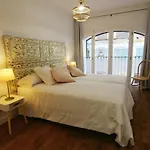 Almada Apartment *