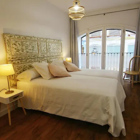 Almada Apartment *